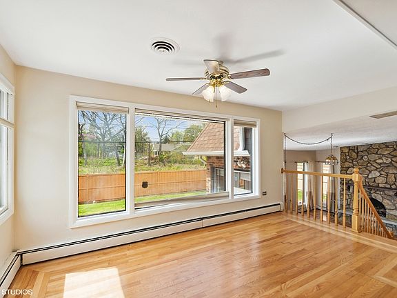 5th image of 270 Silver Ln