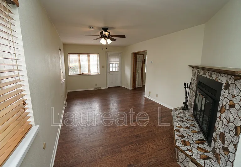 1240 Jefferson Ave — Photo 2