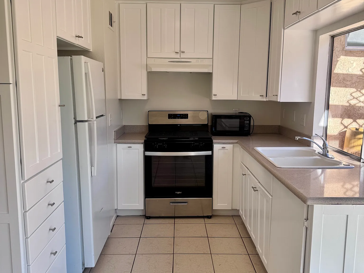 4 bed, 1364 sqft, $2,800 — Photo 3