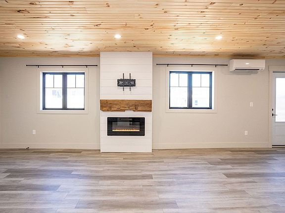 3rd image of 71 Woodleigh Dr #71B