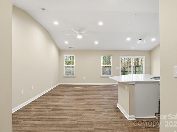 4th image of 3028 Westwinds Ct