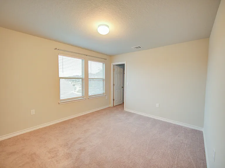 8842 White Crown — Photo 12