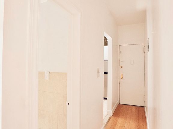 2nd image of 24 Saint Nicholas Pl APT 4C