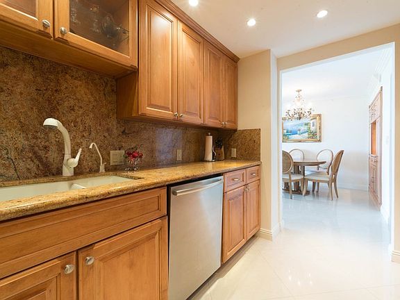 5th image of 120 Bayview Dr #917