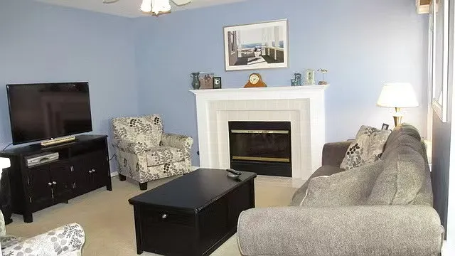 1979 Nutmeg Ln — Photo 5