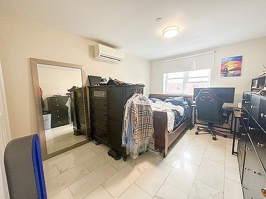 2nd image of 4312 Broadway APT 3F
