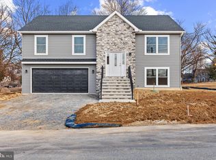 201 N Clover Ln, Harrisburg, PA 17112