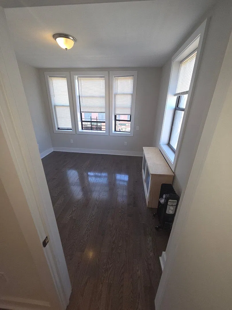 075 - 111 Sanford Realty Llc — Photo 4