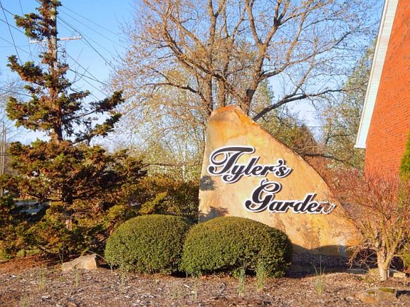 2nd image of 4811 Spring Garden Way