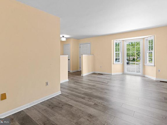 3rd image of 1159 Jeffrey Dr