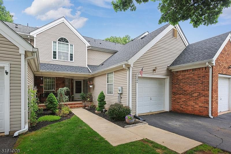 1st image of 204 Teasel Ct