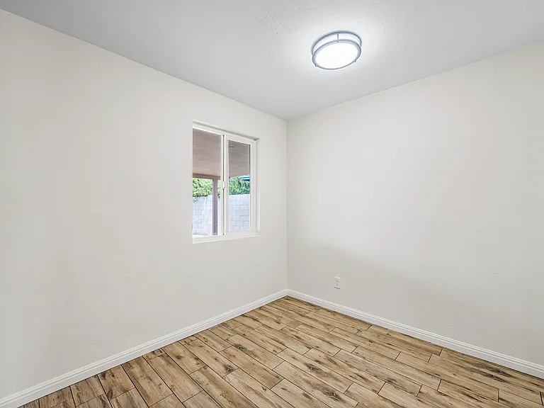 5924 W Seldon Ln — Photo 14