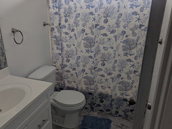 5th image of 1010 Barrows Dr