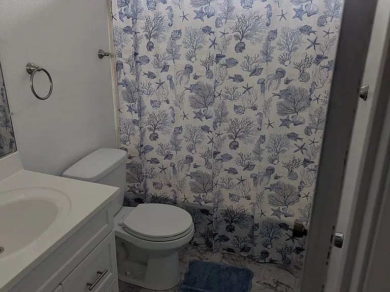 1010 Barrows Dr — Photo 5