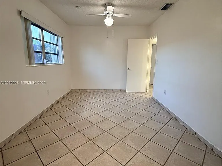 561 W 39th St — Photo 23