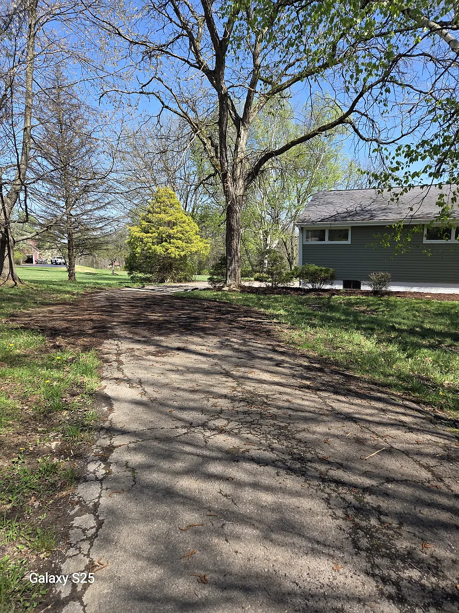 Building Photo - 2612 Graceland Rd