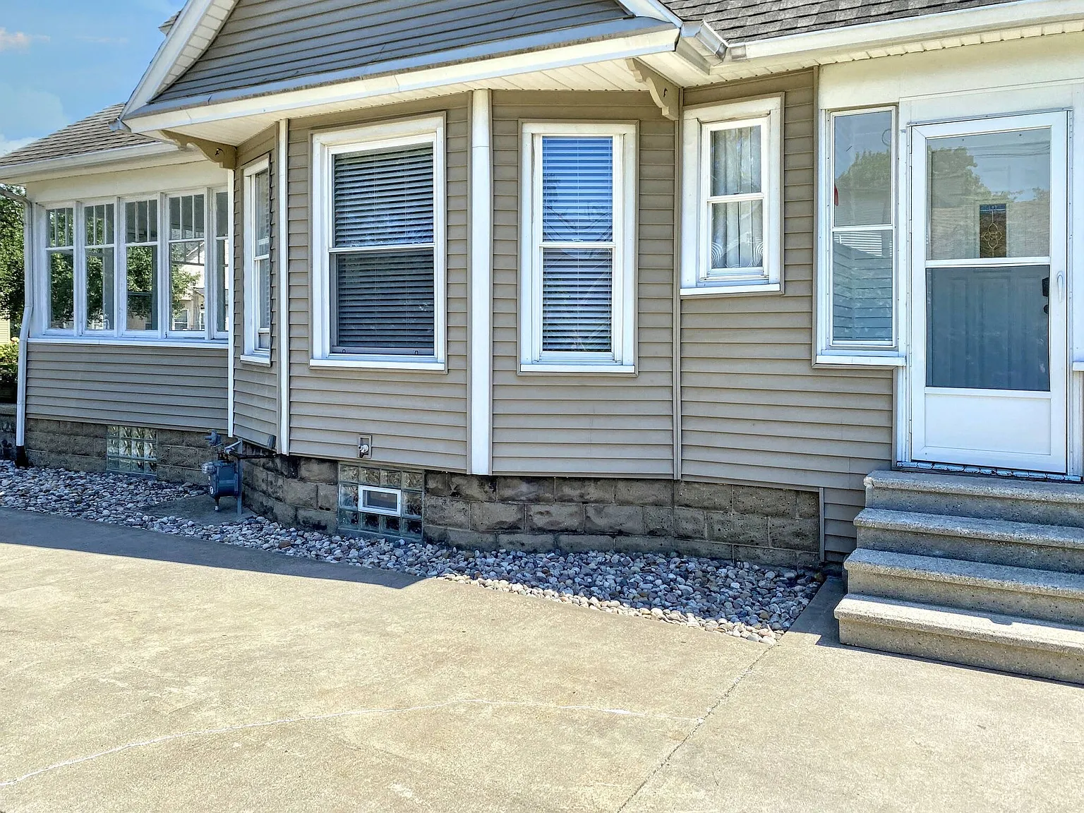4 bed, 1400 sqft, $2,600 — Photo 3
