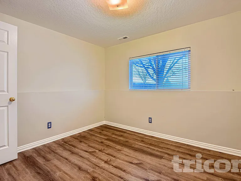 725 N 1010 W — Photo 8