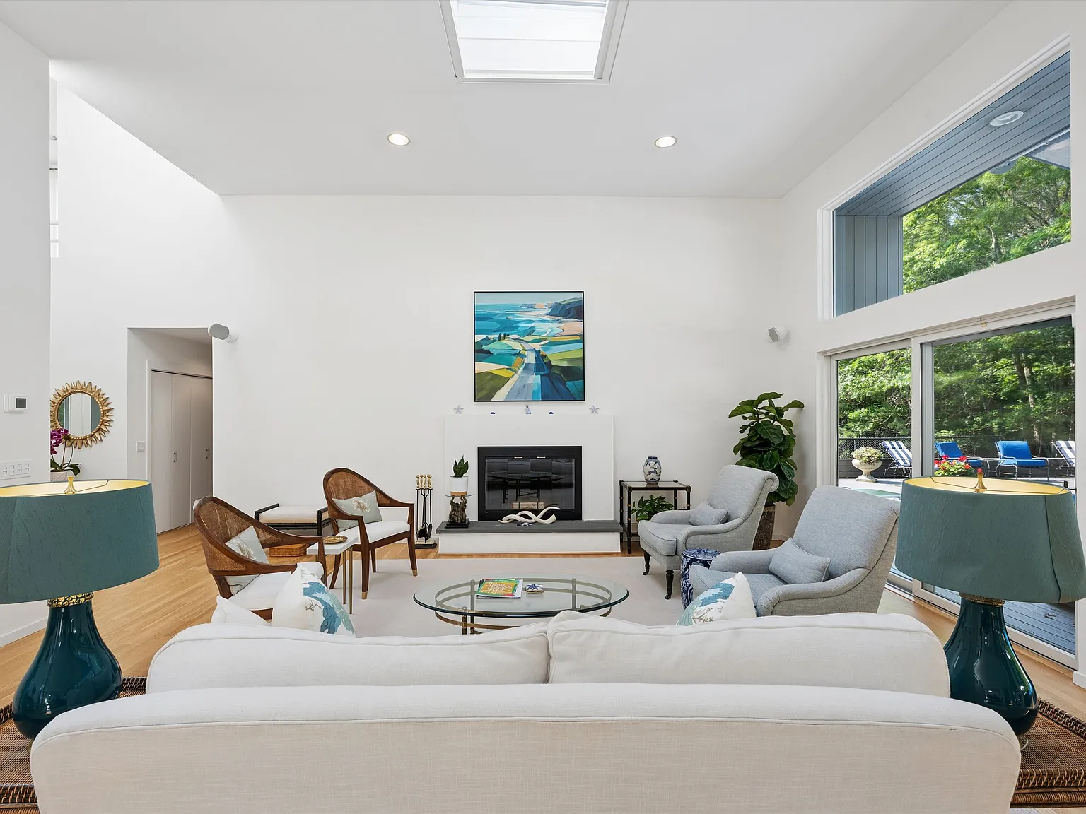 Contemporary Quogue Retreat with Pool and Tennis — Photo 4