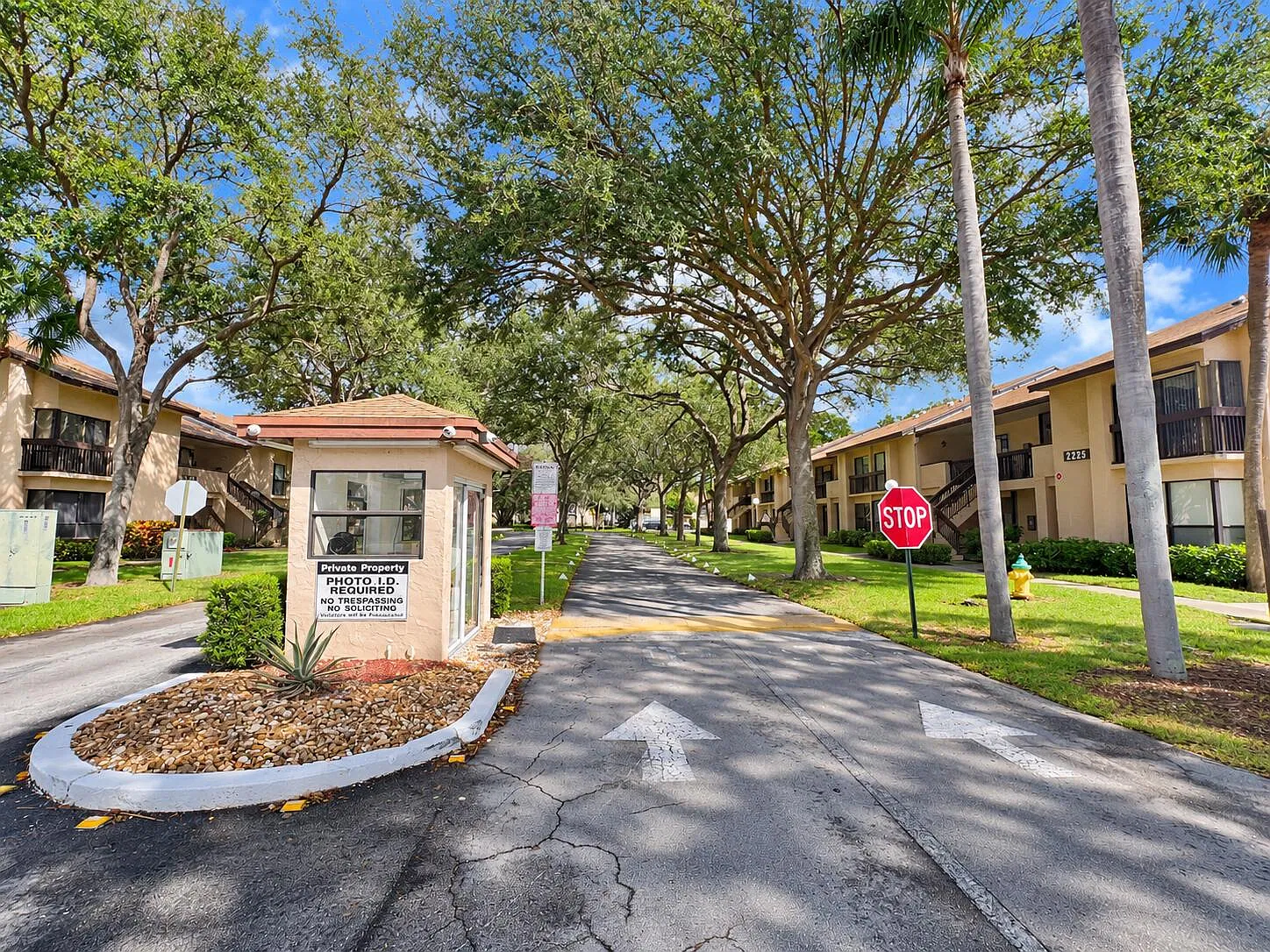 2 bed, 2.0 bath, 1100 sqft, $2,300 — Photo 2