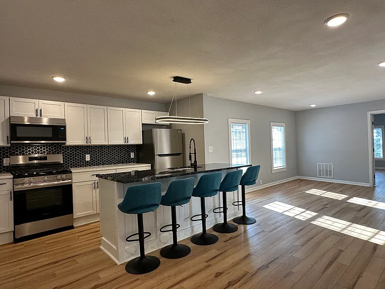 408 E Laurel St #2 — Photo 6