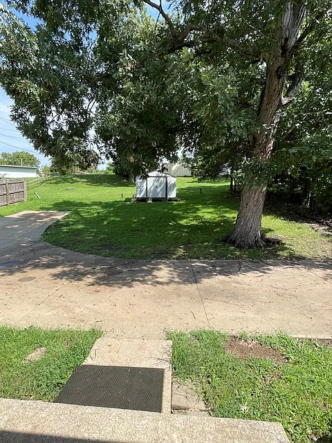 2 bed, 936 sqft, $850 — Photo 2