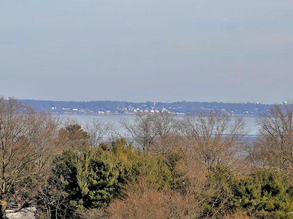 (undisclosed Address), New Rochelle, NY 10805