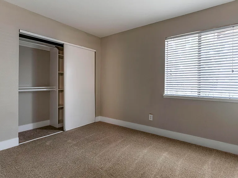 Portofino Apartments — Photo 22