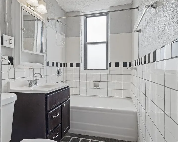 Piccadilly Apartments — Photo 34