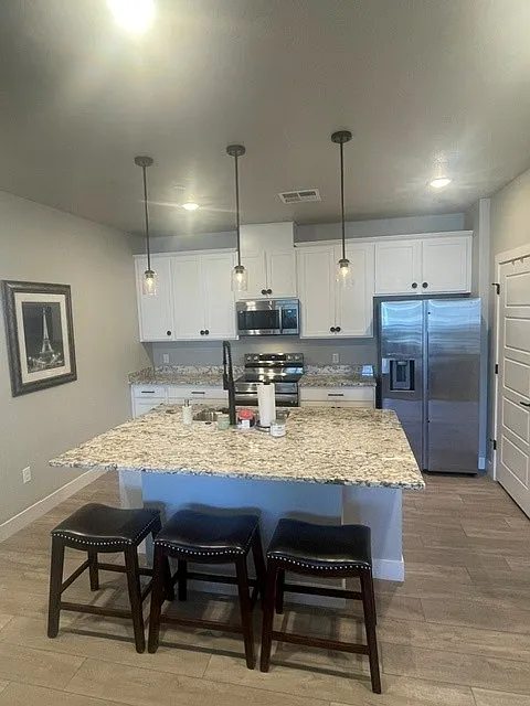 3 bed, 1263 sqft, $2,300 — Photo 2