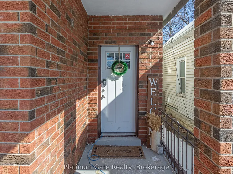 1040 Gladstone Ave — Photo 2