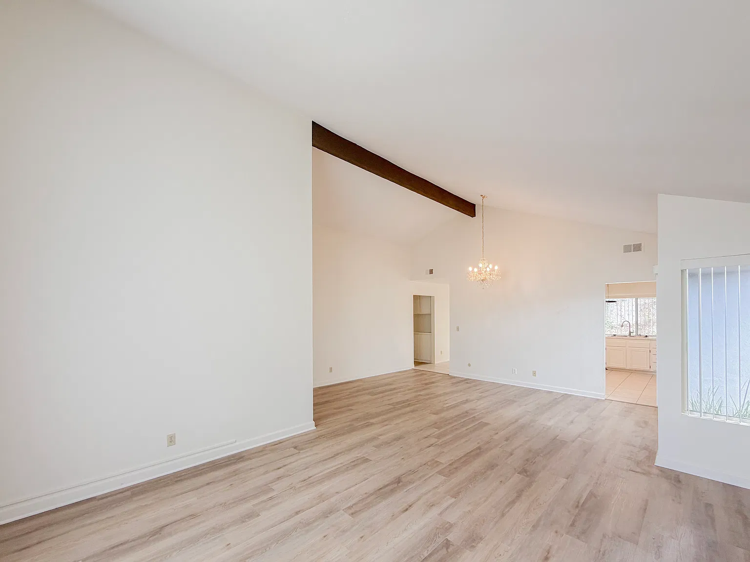 3 bed, 1568 sqft, $3,855 — Photo 4