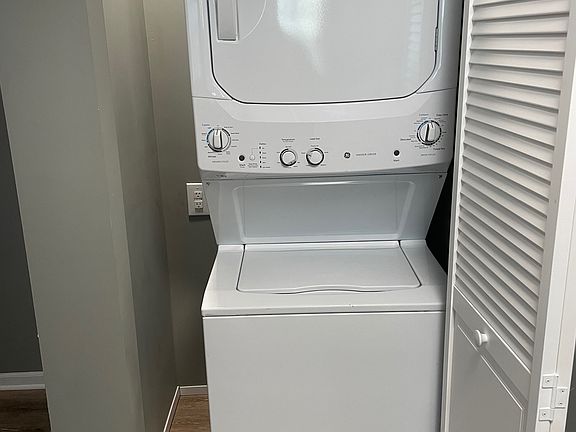 5th image of 900 11th St #1