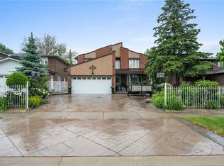2545 Pollard Dr, Mississauga, ON L5C3G9
