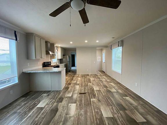 4th image of 209 Monterey Dr