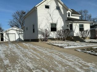 905 6th St, Sheldon, IA 51201