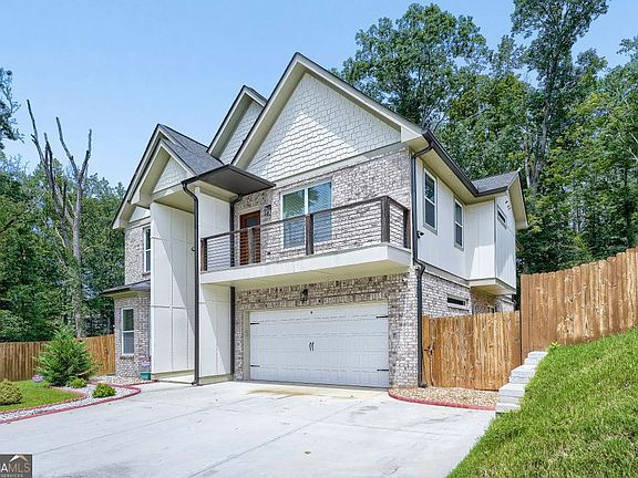 2nd image of 658 Rockbridge Rd NW