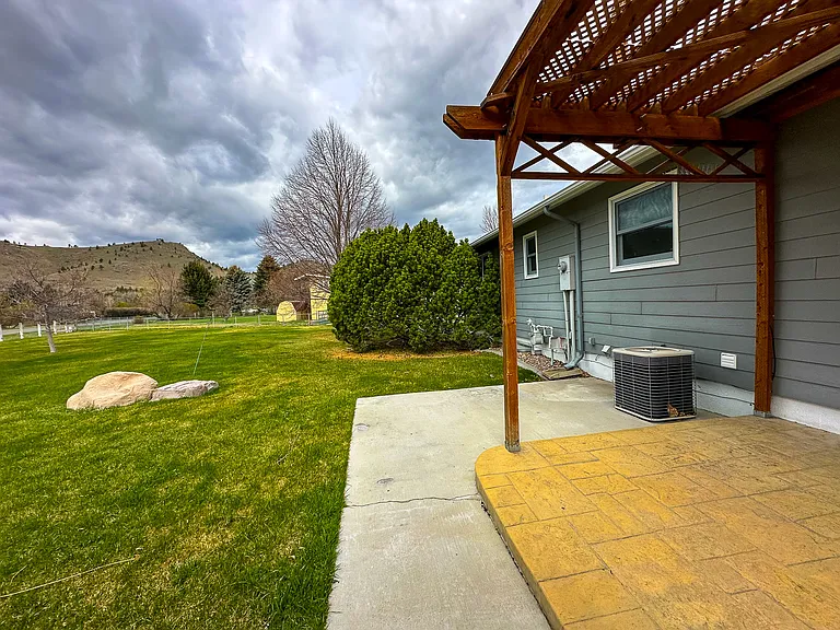 5706 Shannon Ct — Photo 3