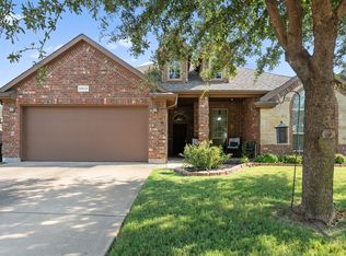 10037 Red Bluff Ln, Fort Worth, TX 76177