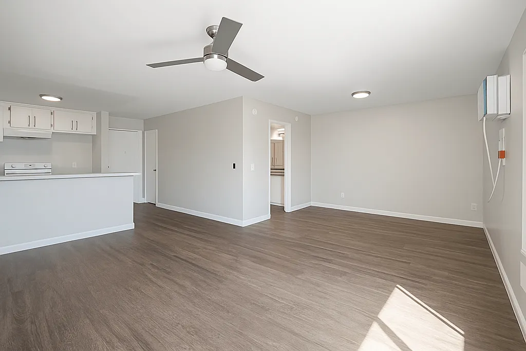 1 bed, 715 sqft, $1,950 — Photo 4