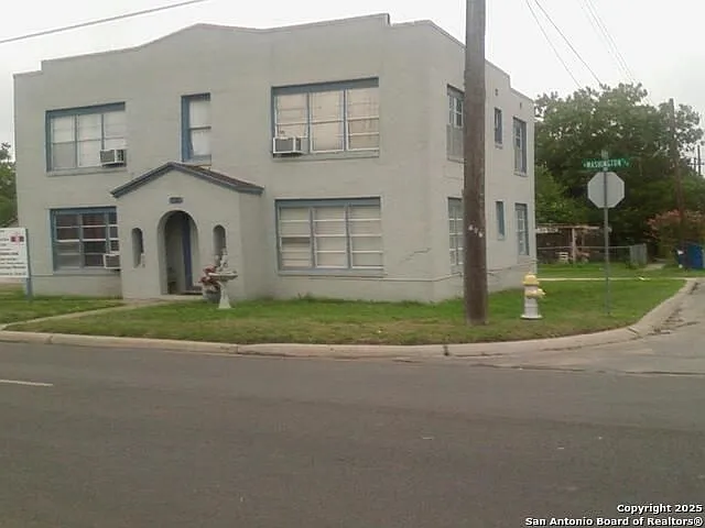 700 N Washington St #4 — Photo 1