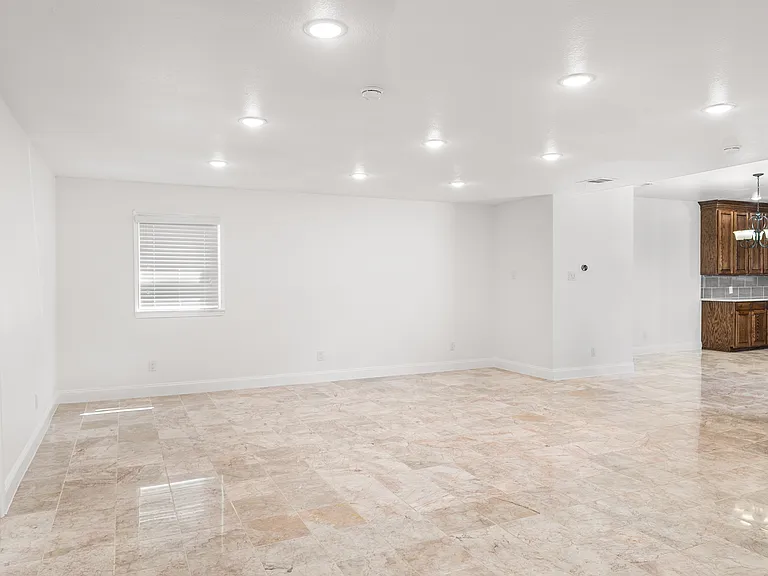 739 Snowden Dr — Photo 3