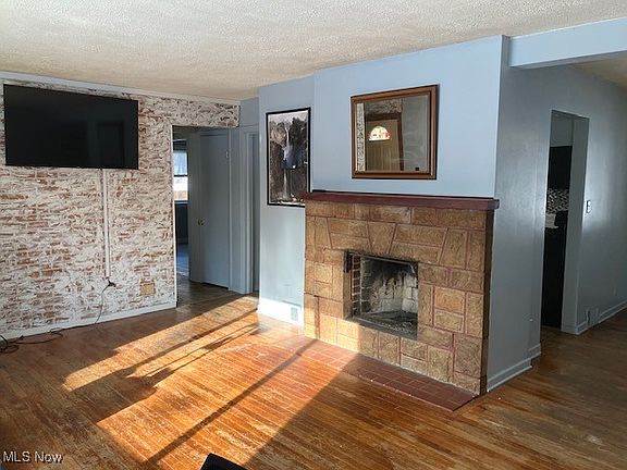 3rd image of 207 E School St