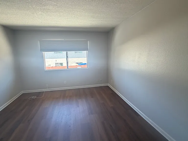 1025 4th Ave #18 — Photo 13