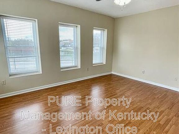 4th image of 117 S Bank St #6