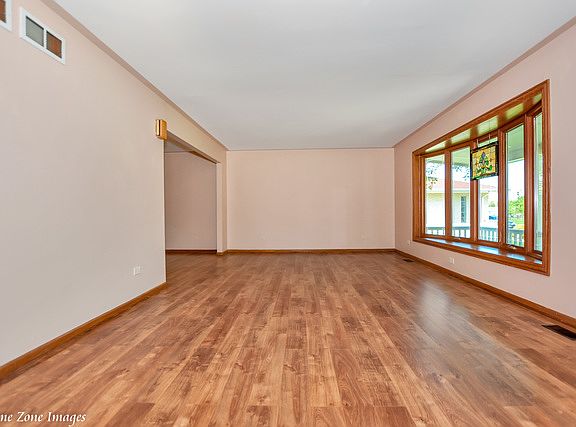 3rd image of 16248 Everdon Dr