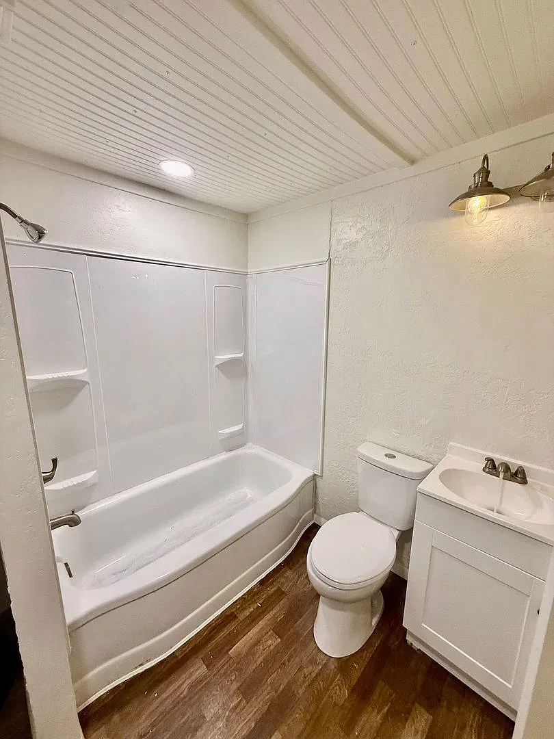 Completely renovated 2 bed, 1 bath trailer home in north Pocatello. — Photo 2
