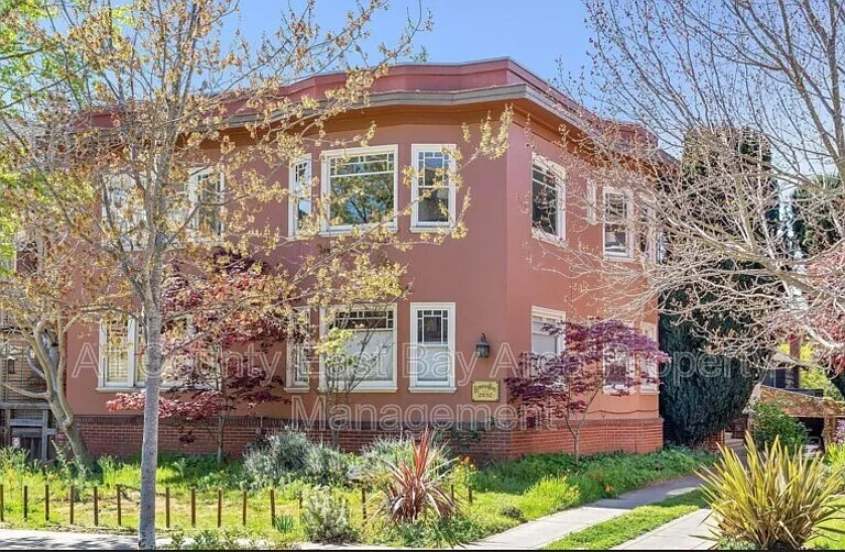2632 Hillegass Ave #E — Photo 8