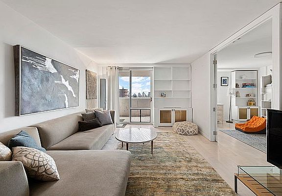 4th image of 100 W 94th St APT 22E