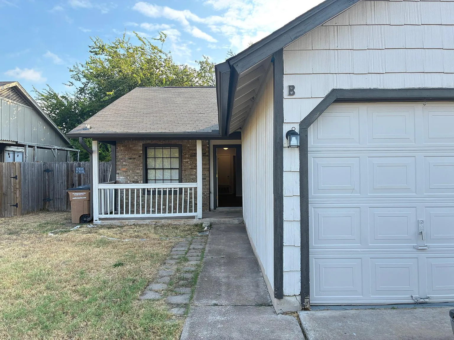 2 bed, 1.0 bath, 881 sqft, $1,295 — Photo 3